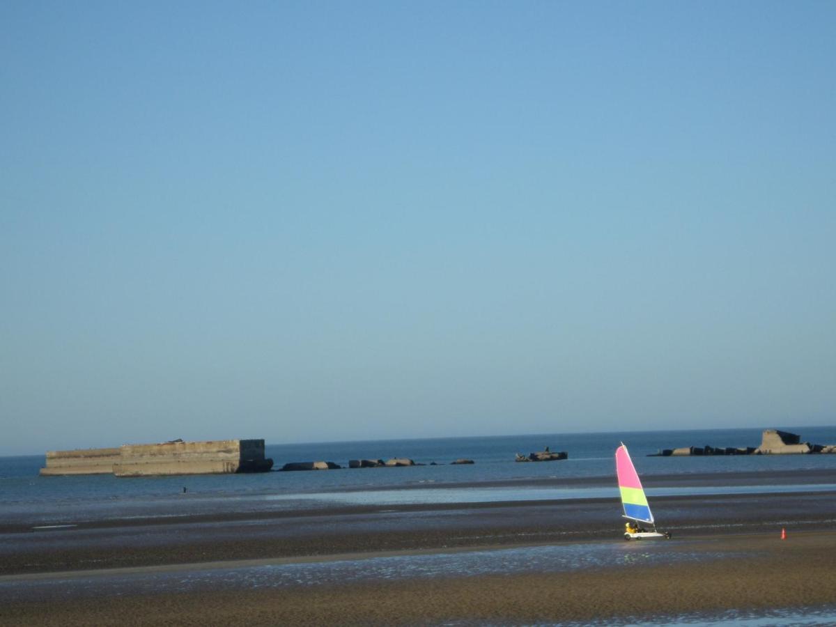 Gites "Plage" Ou "Pieds Dans L'Eau" En Front De Mer A Asnelles , 3Km D'Arromanches, 10Km De Bayeux Екстериор снимка